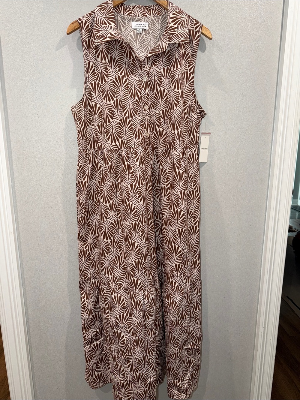 Tahari Brown and White Leaf-Print Sleeveless Shirt Maxi Dress Size XL BNWT